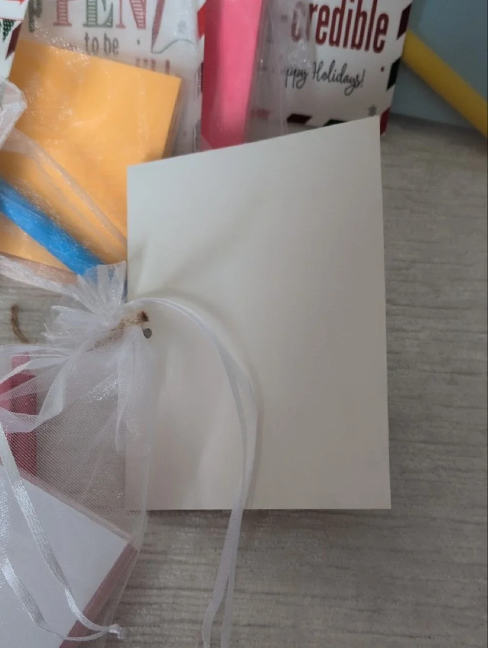 Pen With Pad  Gifts Set Of 9— With Large Card Wishing Happy Holidays